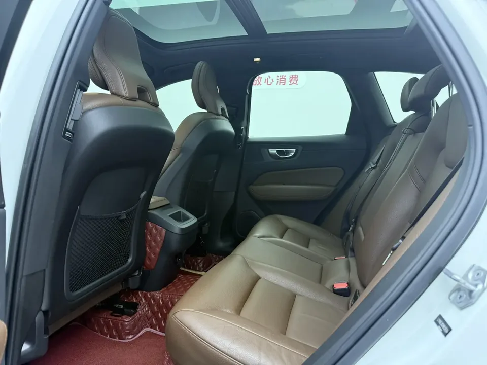 Volvo XC60 Volvo XC60 2022 B5 4WD Zhiyi Deluxe Edition 2022 — миниатюра 3