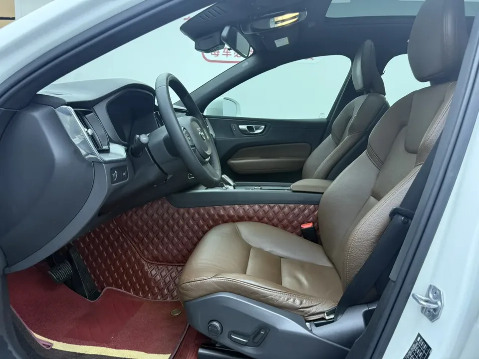 Volvo XC60 Volvo XC60 2022 B5 4WD Zhiyi Deluxe Edition 2022 — миниатюра 5