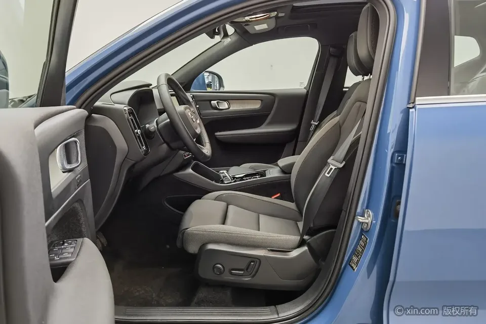 Volvo XC40 Volvo XC40 2023 B3 Zhiyuan Luxury Edition 2023 — миниатюра 4
