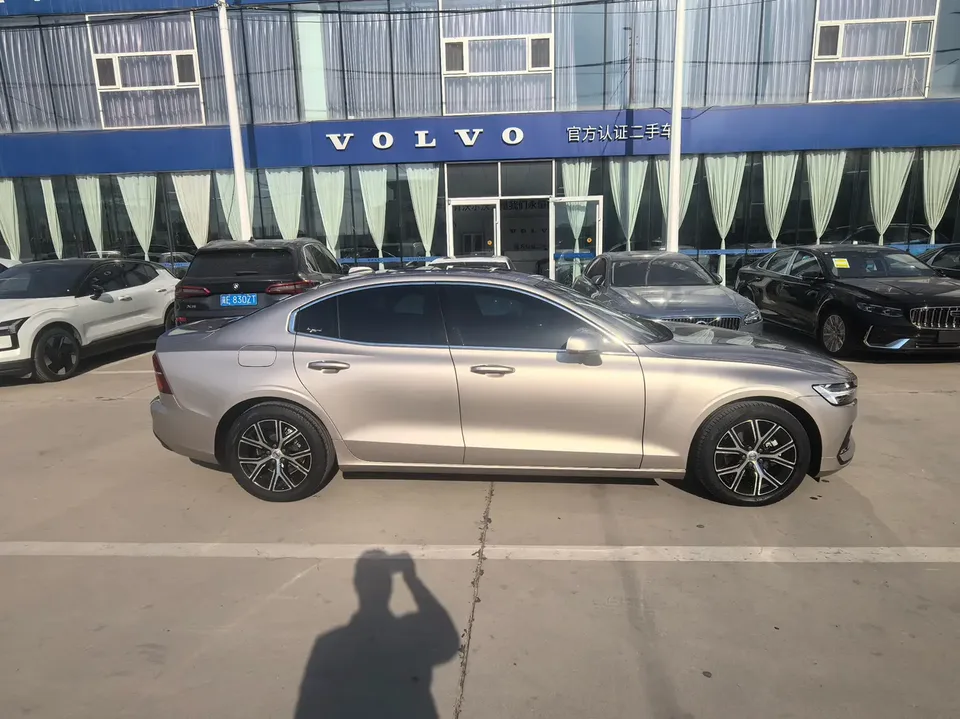 Volvo S60 Volvo S60 2023 B4 Zhiyi Luxury Edition 2023 — миниатюра 2