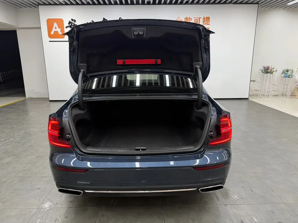 Volvo S60 S60 2022 Volvo S60 2022 B4 Zhiyi Luxury Edition 2022 — миниатюра 5