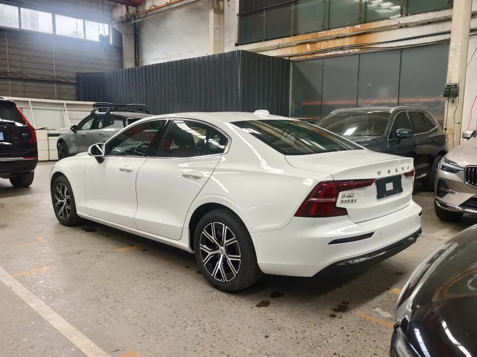 Volvo S60 Volvo S60 2025 B4 Zhiyi Luxury Edition 2025 — миниатюра 2