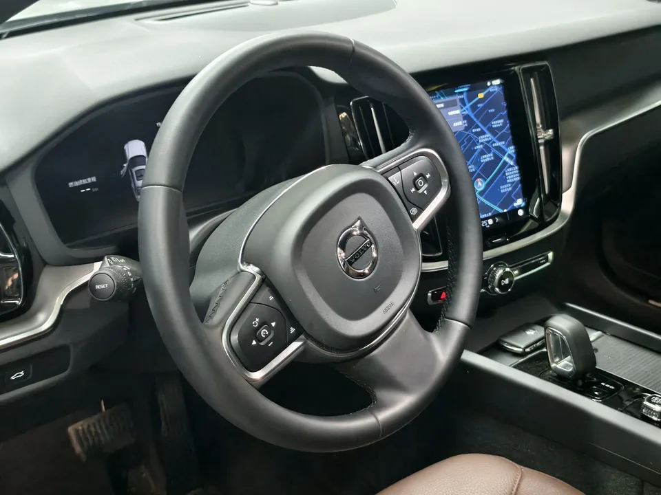 Volvo S60 Volvo S60 2025 B4 Zhiyi Luxury Edition 2025 — миниатюра 5