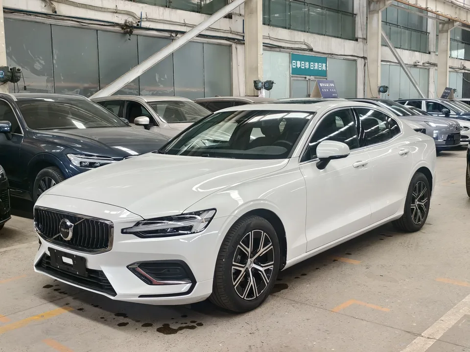 Volvo S60 2025