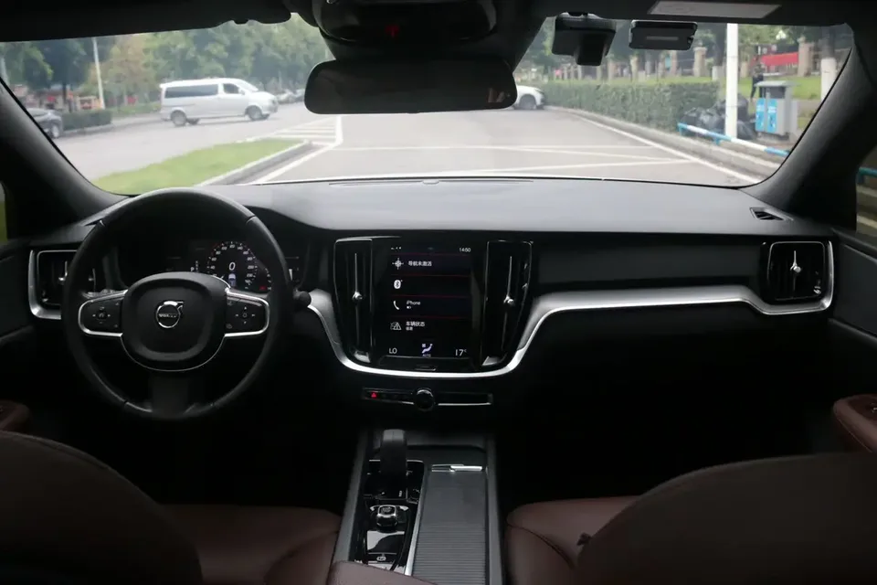 Volvo S60 Volvo S60 2022 B4 Zhiyi Luxury Edition 2022 — миниатюра 2