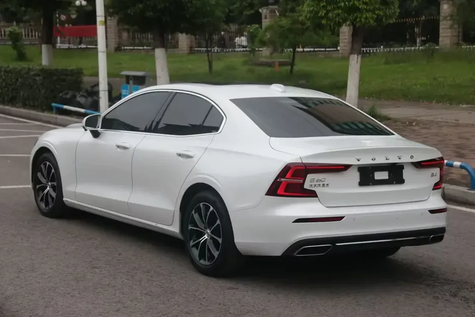 Volvo S60 Volvo S60 2022 B4 Zhiyi Luxury Edition 2022 — миниатюра 4