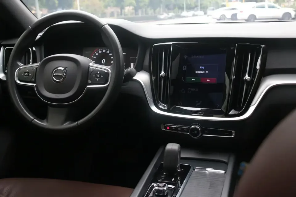 Volvo S60 Volvo S60 2022 B4 Zhiyi Luxury Edition 2022 — миниатюра 5