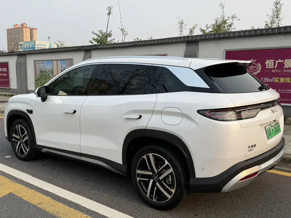 BYD Song L DM Intelligent Driving Edition DM-i 112KM Beyond Edition 2025 — миниатюра 2