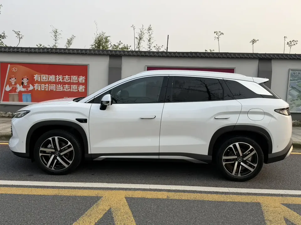 BYD Song L DM Intelligent Driving Edition DM-i 112KM Beyond Edition 2025 — миниатюра 4