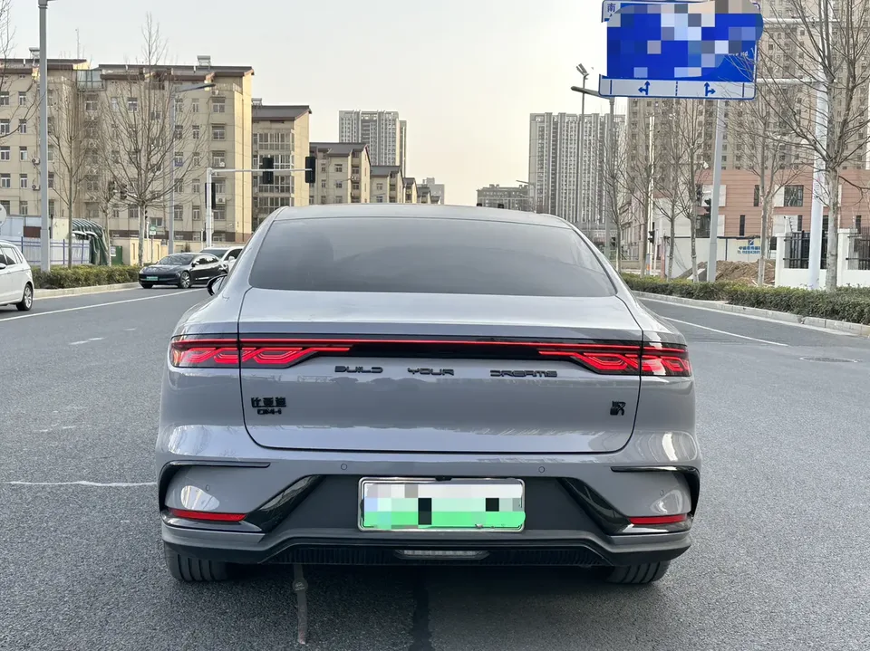 BYD Han DM Han DM 2025 DM-i 125KM Premium Edition 2025 — миниатюра 2