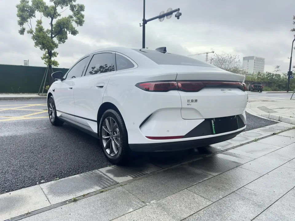 BYD Qin L EV 470km Leading Model 2026 — миниатюра 2