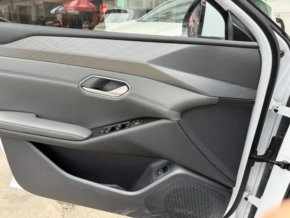 BYD Qin L EV 545km Excellence Edition 2025 — миниатюра 3