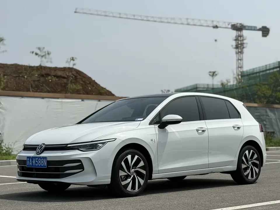 Volkswagen Golf 2025