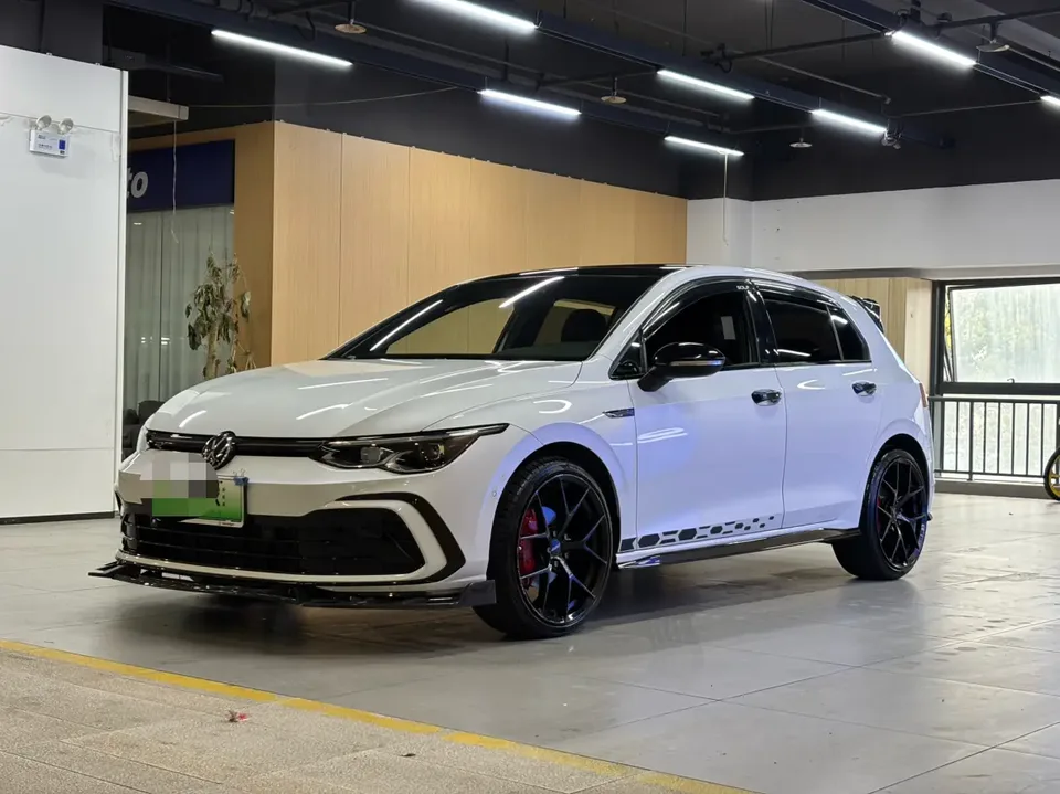 Volkswagen Golf Golf 2023 280TSI DSG R-Line Lite 2023 — фото 1, купить с доставкой в Москву