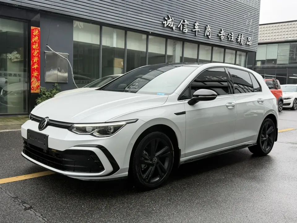 Volkswagen Golf Golf 2021 280TSI DSG R-Line 2022 — фото 1, купить с доставкой в Москву