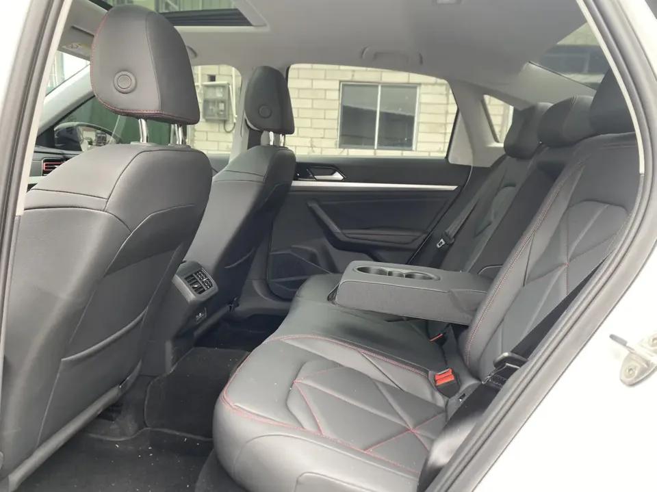 Volkswagen Lavida Lavida 2024 300TSI DSG Starry Sky Leading Edition 2025 — миниатюра 5