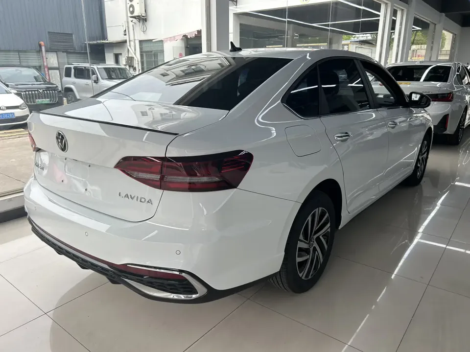 Volkswagen Lavida Lavida 2024 300TSI DSG Starry Sky Leading Edition 2024 — миниатюра 2