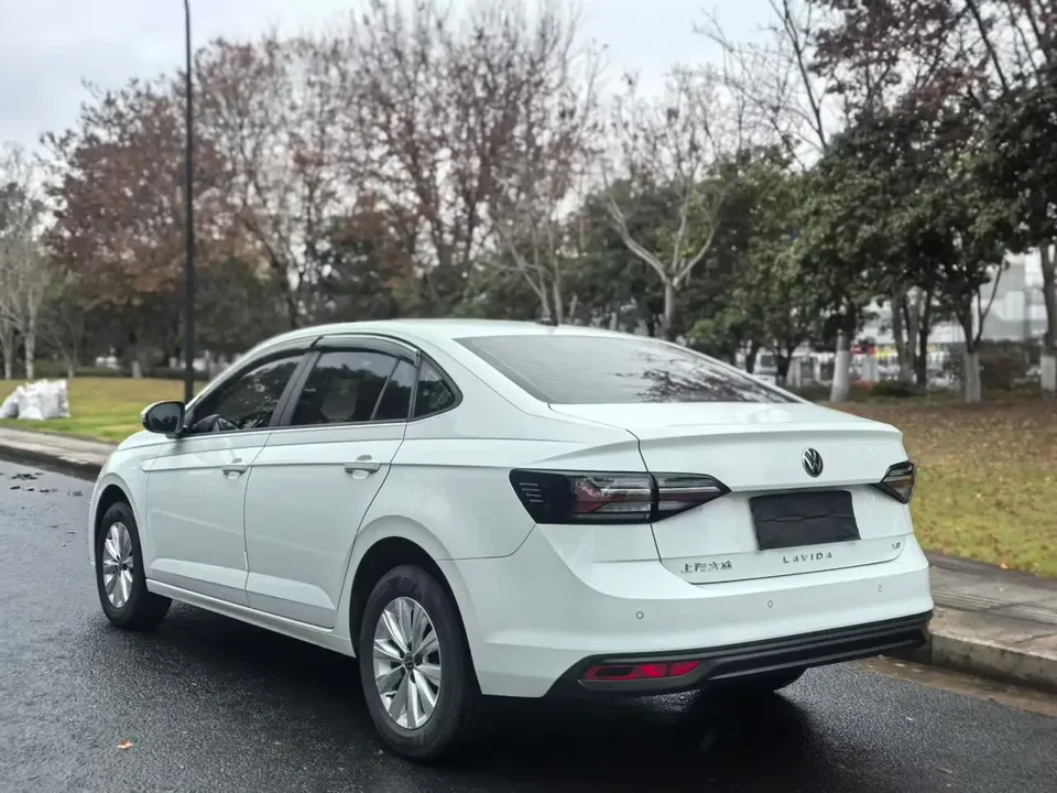 Volkswagen Lavida Lavida 2025 New 1.5L Outstanding New Edition 2024 — миниатюра 4