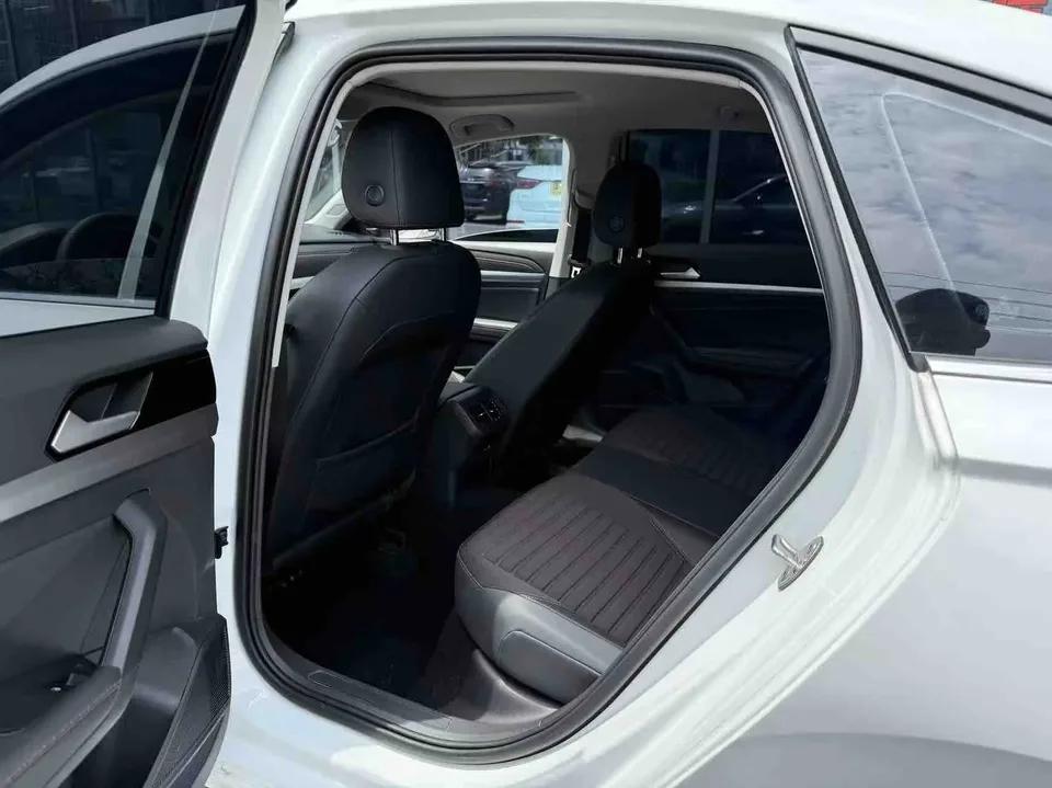 Volkswagen Lavida Lavida 2023 300TSI DSG Starry Sky Edition 2024 — thumbnail 3