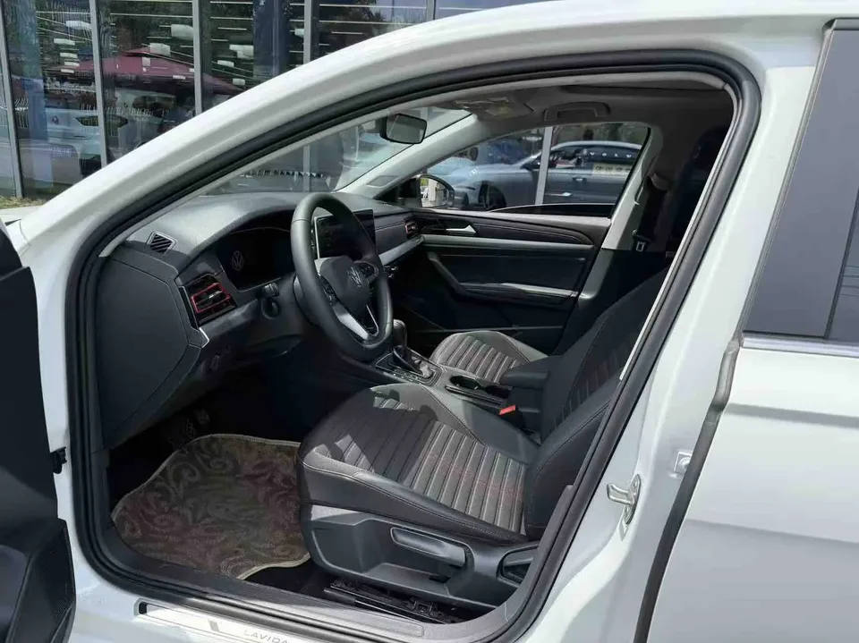 Volkswagen Lavida Lavida 2023 300TSI DSG Starry Sky Edition 2024 — thumbnail 5