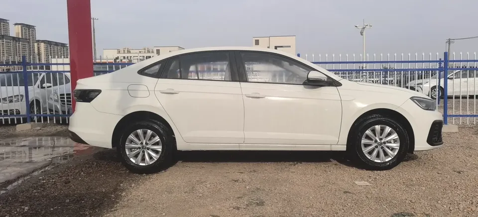 Volkswagen Lavida Lavida 2025 New 1.5L Outstanding New Edition 2026 — миниатюра 2