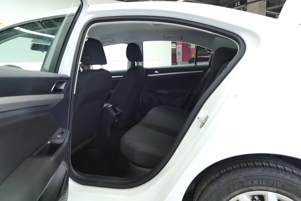 Volkswagen Bora Bora 2021 1.5L Automatic Fashion Smart Edition 2022 — миниатюра 4