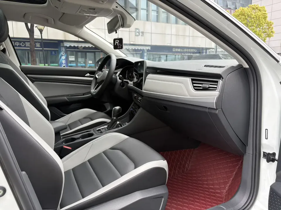 Volkswagen Bora 300TSI DSG Premium Edition 2023 — миниатюра 3