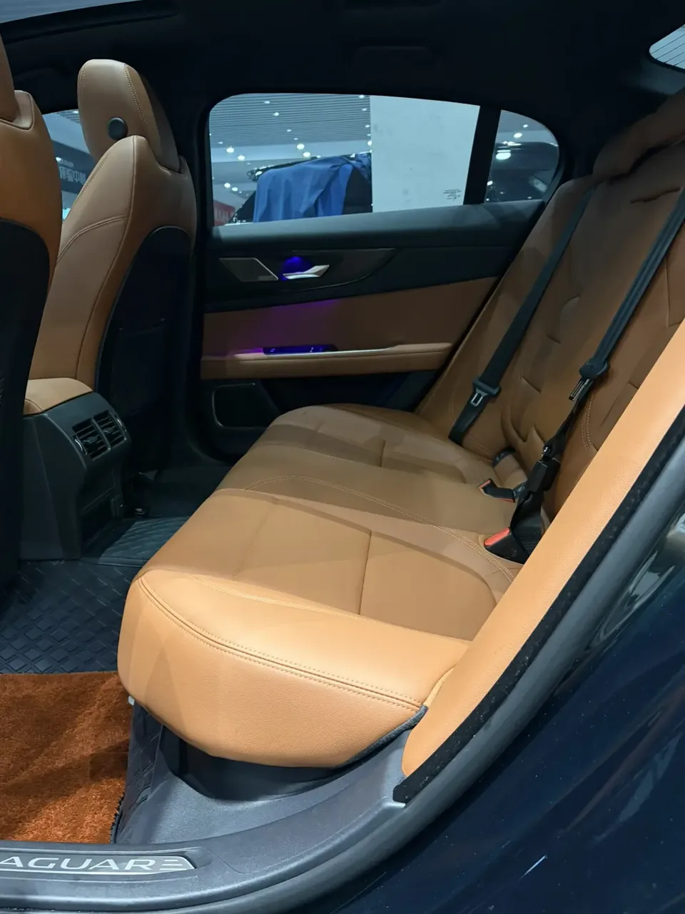 Jaguar XEL Jaguar XEL 2024 2.0T 250PS R-DYNAMIC S Black Sports Edition 2024 — миниатюра 3