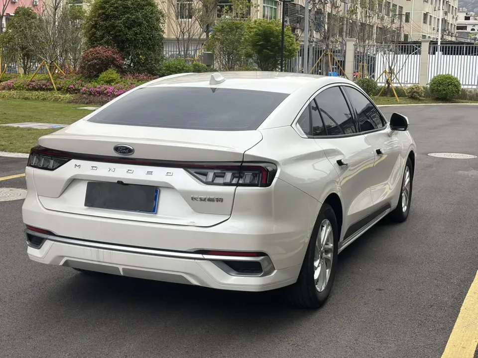 Ford Mondeo Mondeo EcoBoost 180 Comfort Edition 2023 — миниатюра 2