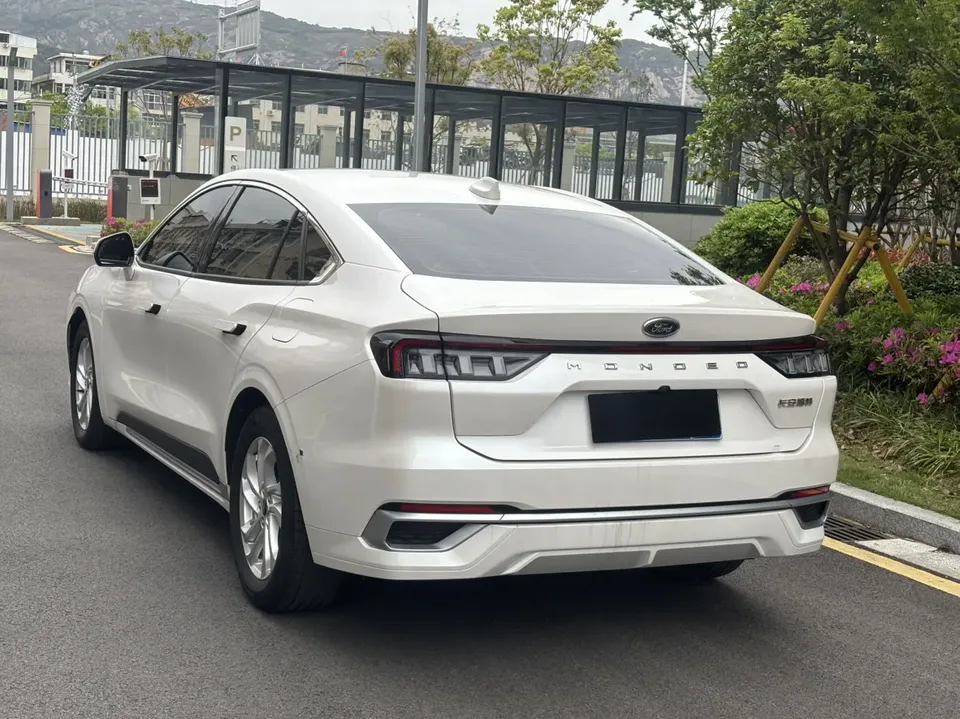Ford Mondeo Mondeo EcoBoost 180 Comfort Edition 2023 — миниатюра 4