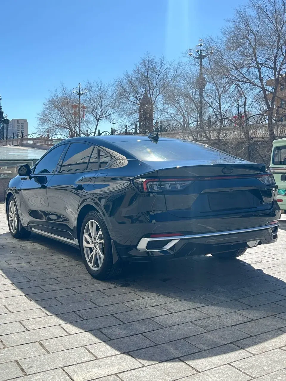 Ford Mondeo facelift EcoBoost 245 luxury model 2023 — миниатюра 4
