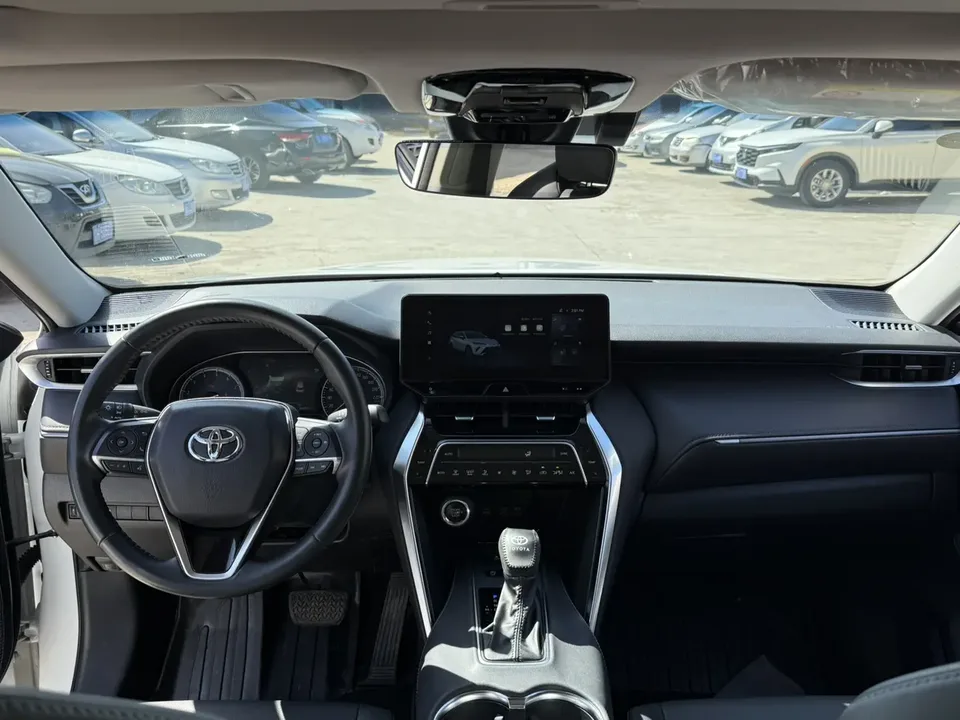 Toyota Venza 2.0L CVT two-wheel drive luxury version 2023 — миниатюра 4