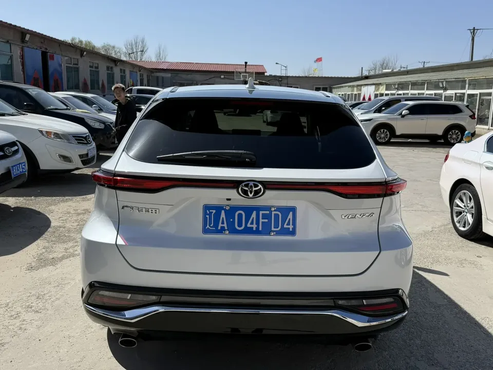 Toyota Venza 2.0L CVT two-wheel drive luxury version 2023 — миниатюра 5