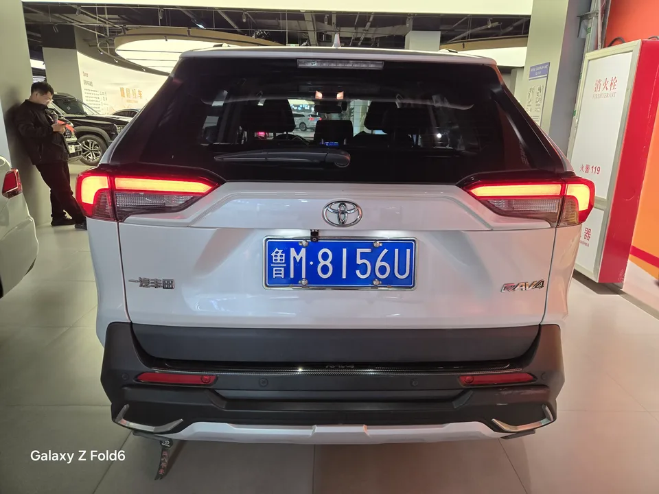Toyota RAV4 2.0L CVT 2WD Urban Edition 2022 — миниатюра 2