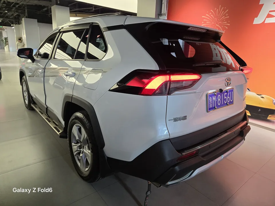Toyota RAV4 2.0L CVT 2WD Urban Edition 2022 — миниатюра 4