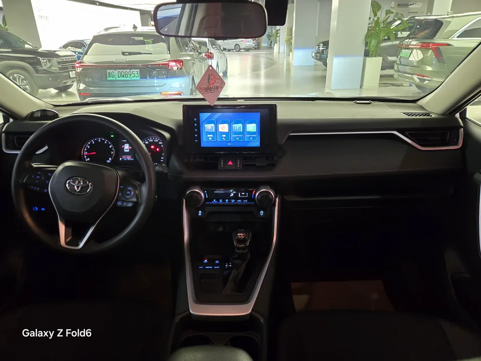 Toyota RAV4 2.0L CVT 2WD Urban Edition 2022 — миниатюра 5