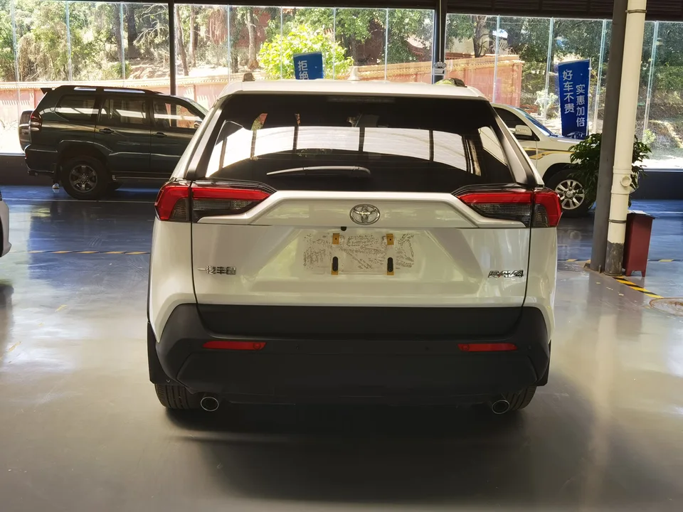 Toyota RAV4 2.0L CVT 2WD Urban Edition 2025 — миниатюра 2
