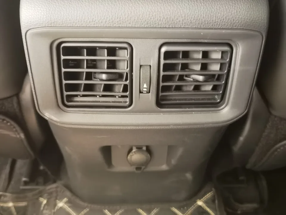 Toyota RAV4 2.0L CVT 2WD Urban Edition 2025 — миниатюра 5