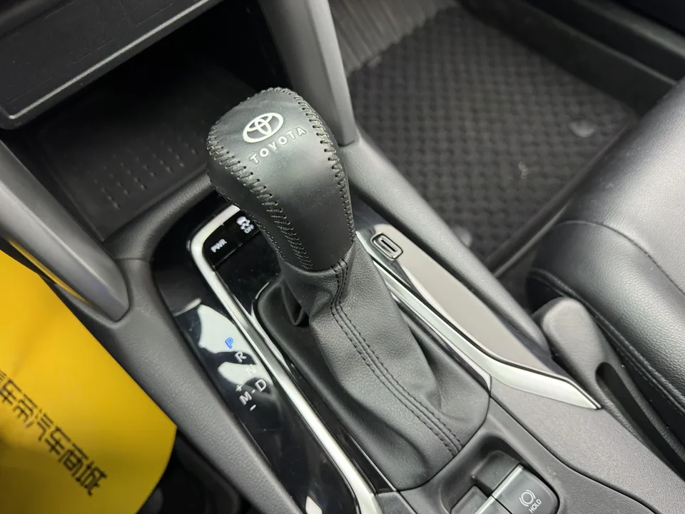 Toyota Frontlander 2.0L CVT Leading Edition 2023 — миниатюра 3
