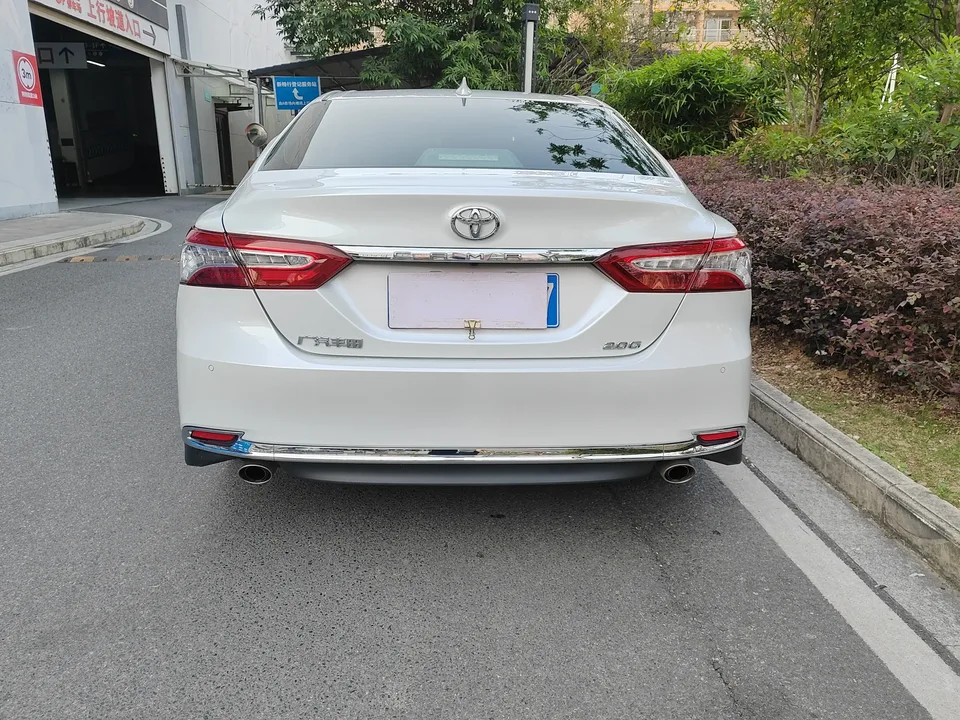 Toyota Camry 2.0G Deluxe Edition 2023 — миниатюра 2