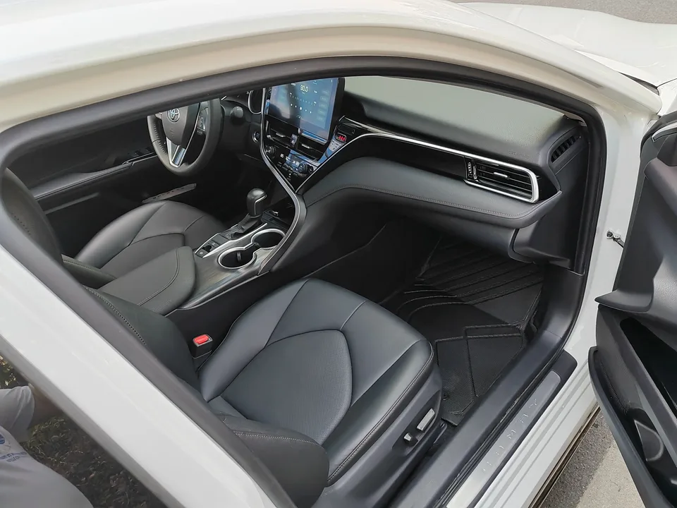 Toyota Camry 2.0G Deluxe Edition 2023 — миниатюра 3