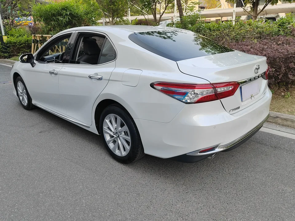 Toyota Camry 2.0G Deluxe Edition 2023 — миниатюра 4