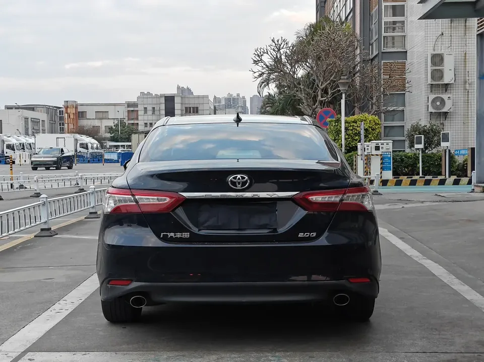 Toyota Camry 2.0G Deluxe Edition 2022 — миниатюра 2