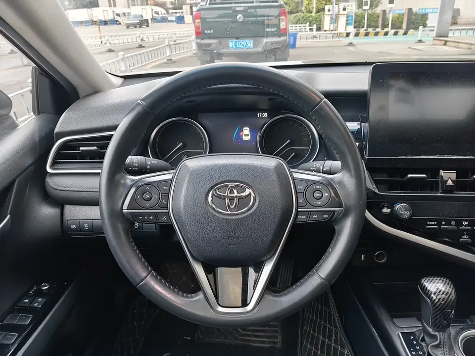 Toyota Camry 2.0G Deluxe Edition 2022 — миниатюра 3