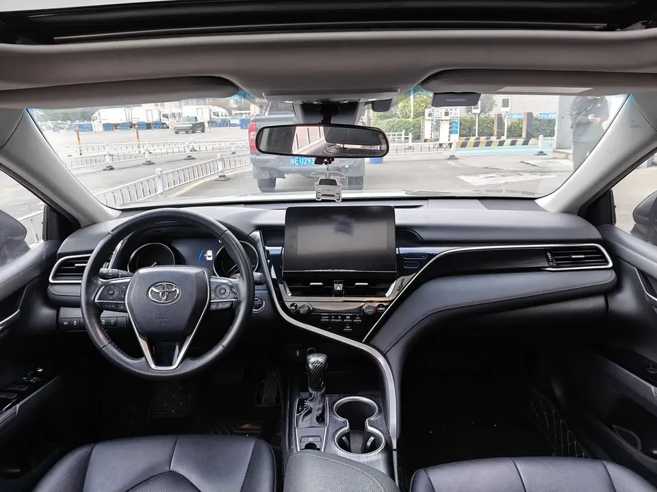 Toyota Camry 2.0G Deluxe Edition 2022 — миниатюра 5