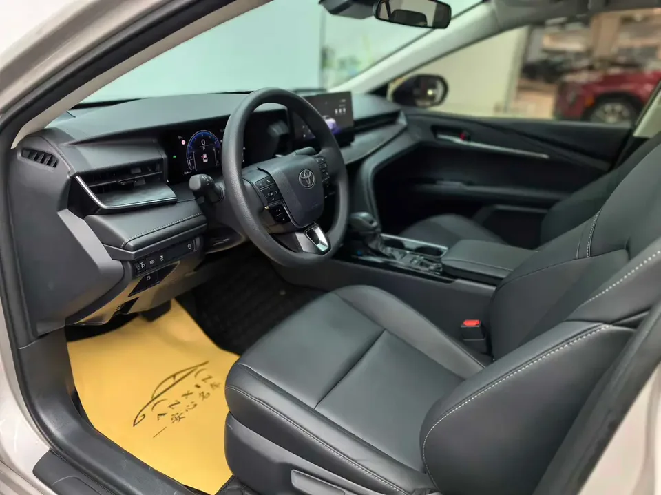 Toyota Camry 2.0E Elite Edition 2025 — миниатюра 5