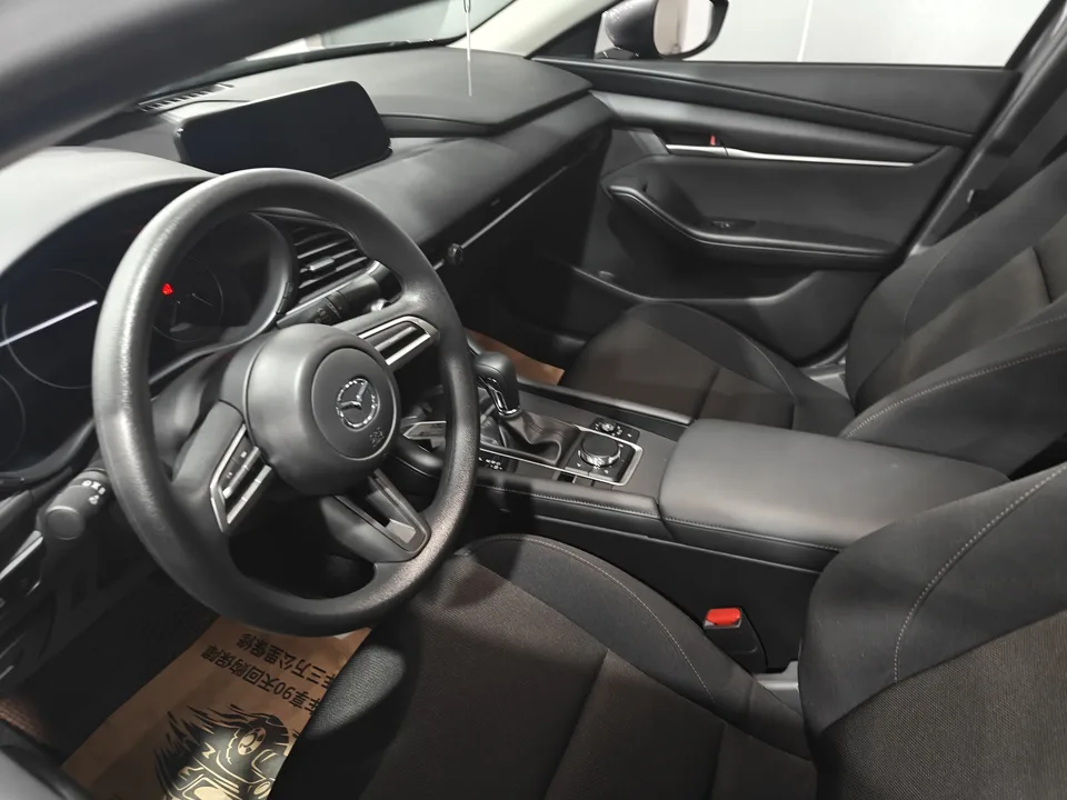 Mazda Axela Mazda3 2023 2.0L Automatic Quality Edition 2024 — thumbnail 4