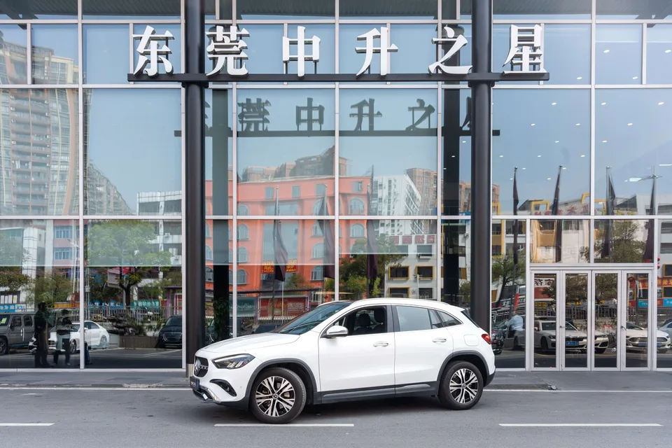 Mercedes-Benz GLA 2024