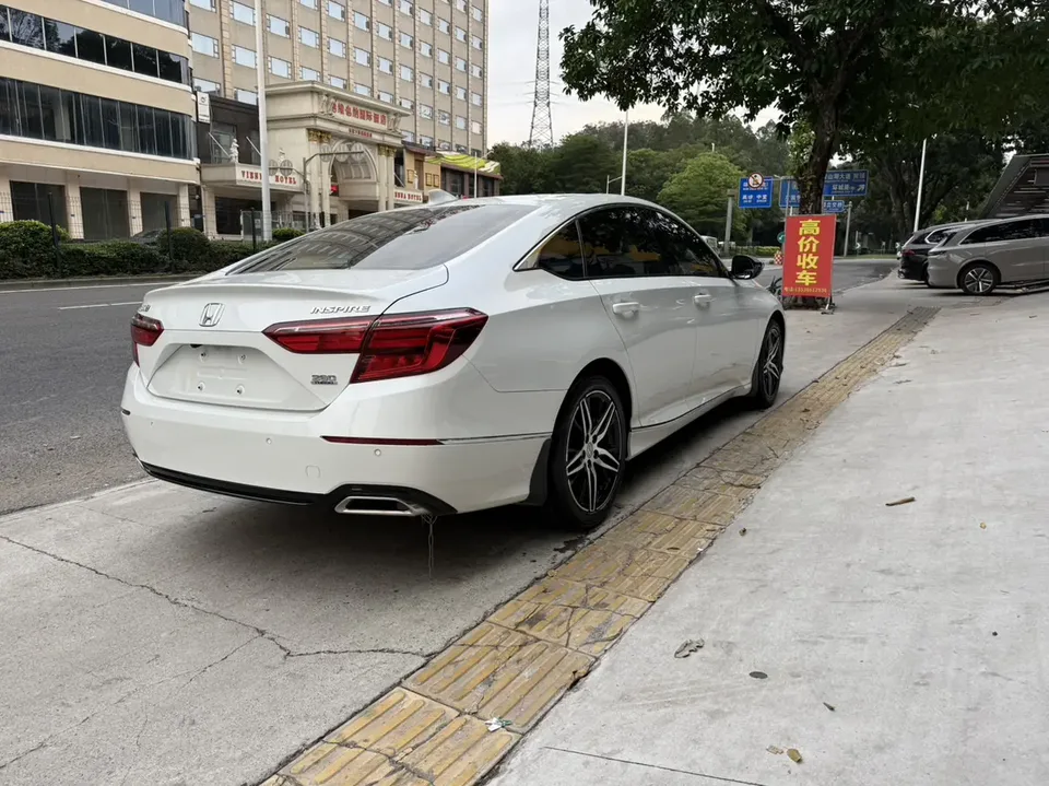 Honda Inspire 2022 Insignia 260TURBO Fine Edition 2023 — миниатюра 2