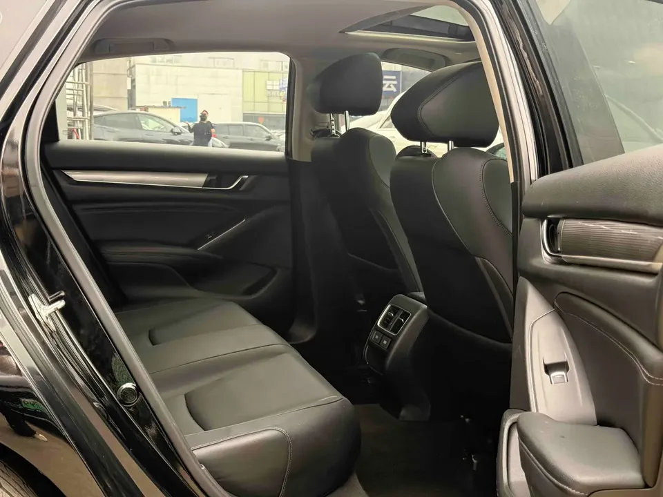 Honda Accord Accord 2022 260TURBO Deluxe Edition 2022 — миниатюра 4